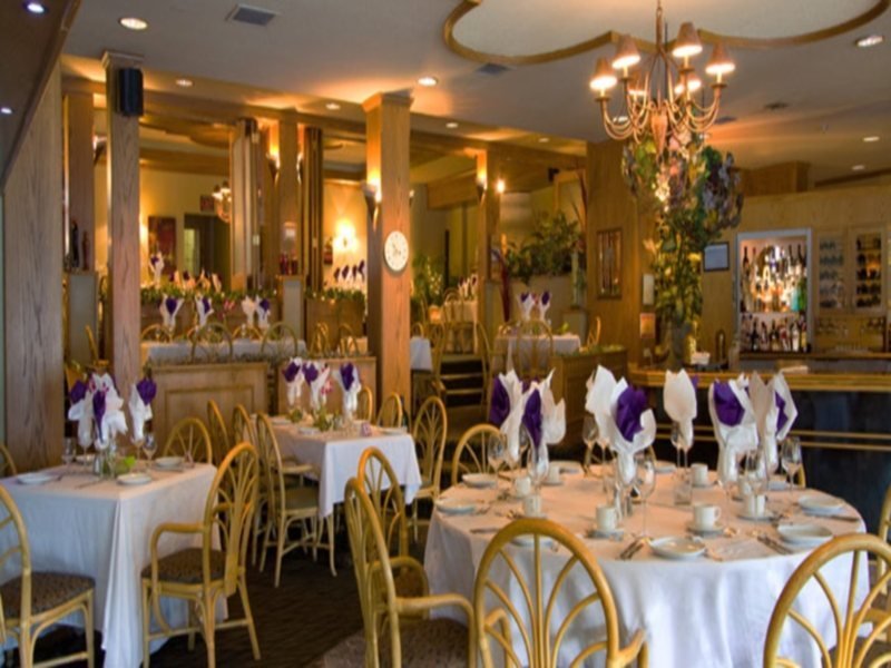 Фото Whistlers Inn Hotel