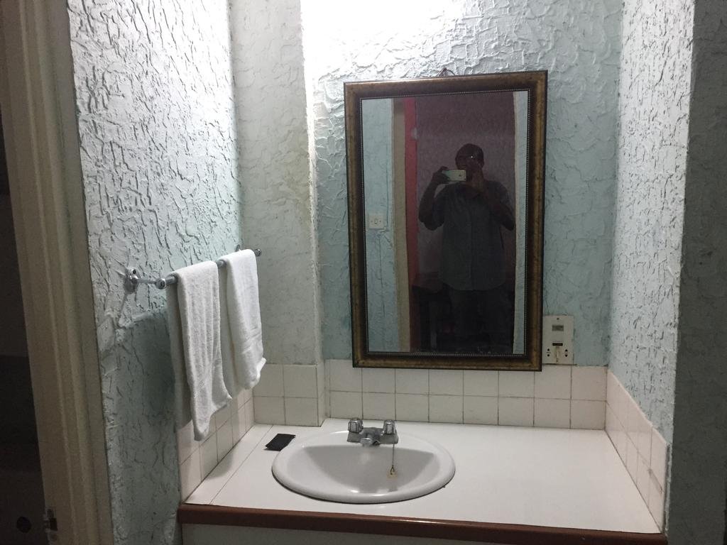 Фото Cariblue Beach Hotel and Scuba Diving Resort