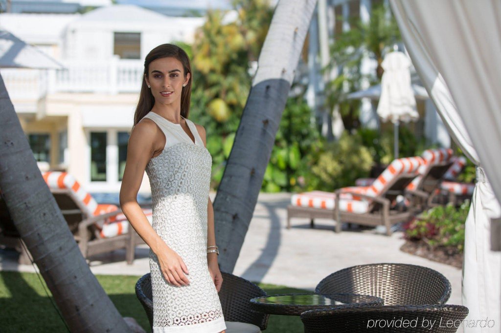 Фото The Pillars Hotel & Club