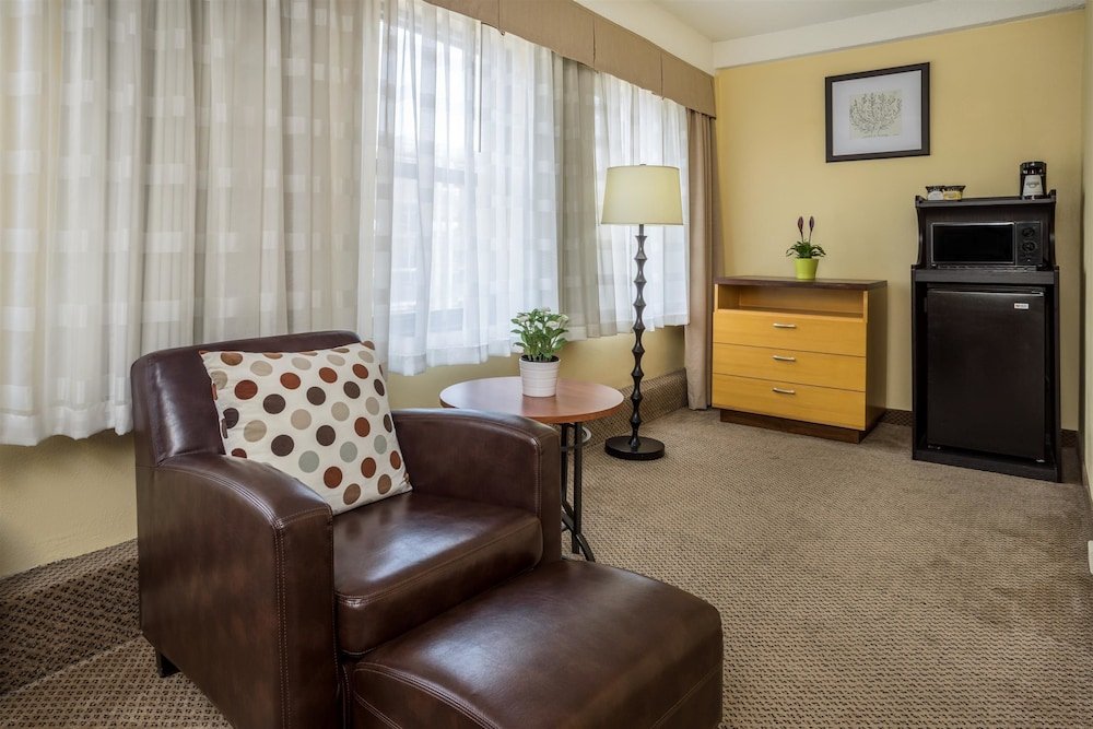 Фото Days Inn by Wyndham Washington DC/Connecticut Avenue