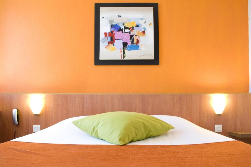 Фото Kyriad Martigues Sud