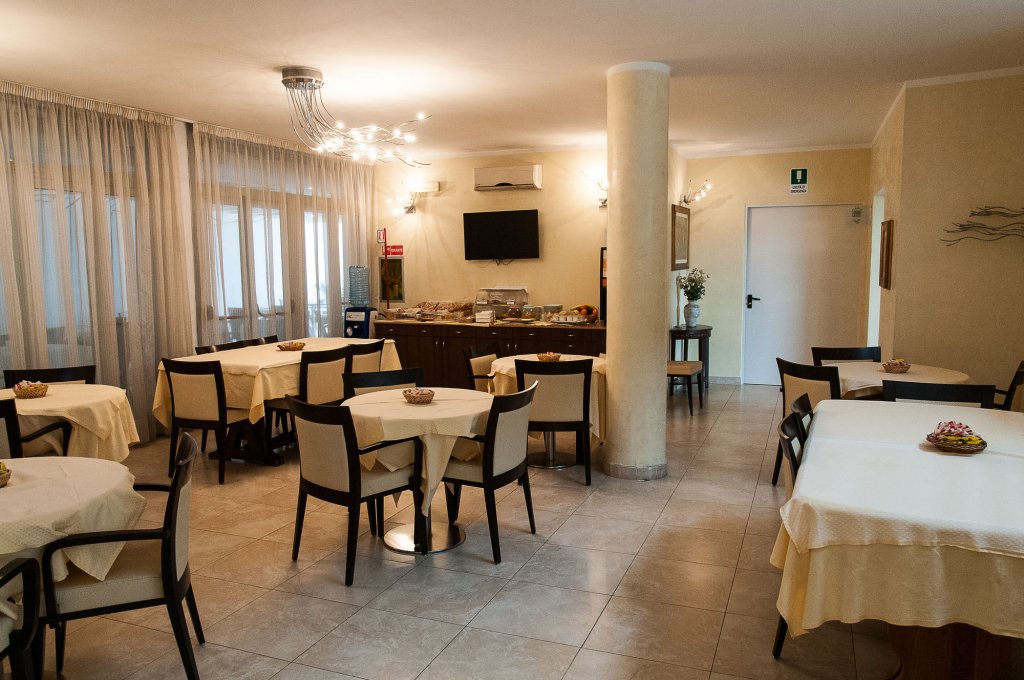 Фото Hotel Demar