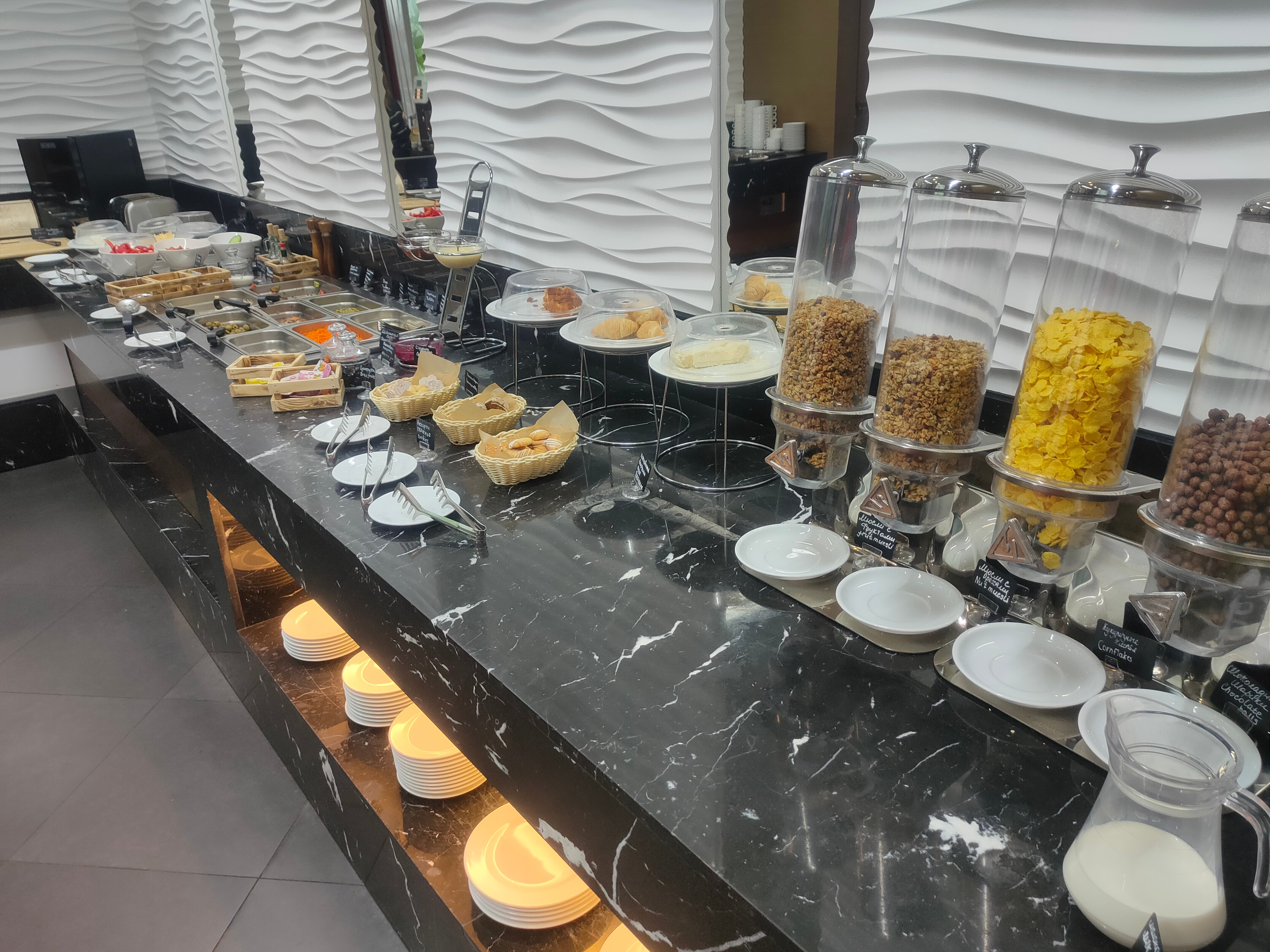 Фото Ramada Hotel & Suites by Wyndham Alabuga