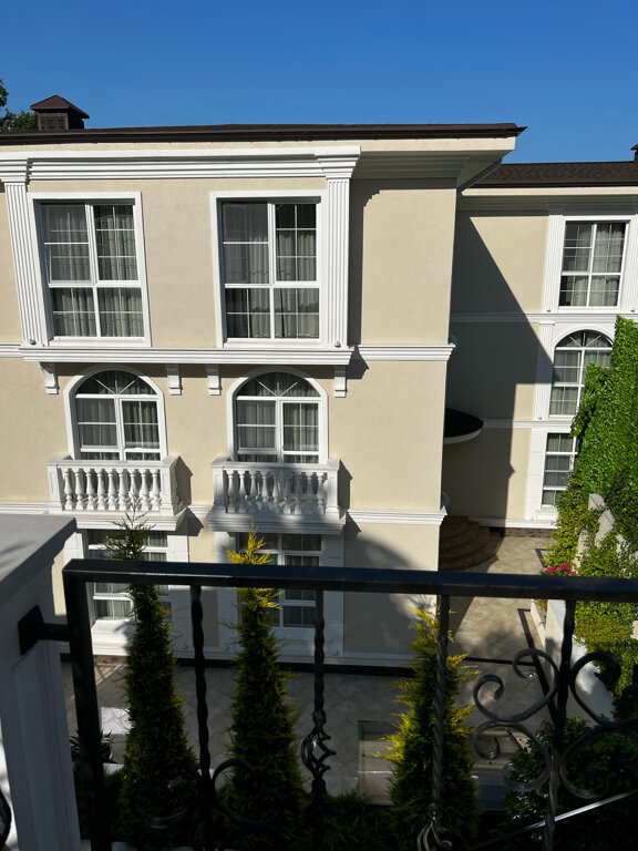 Фото The White Residence