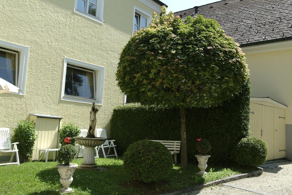 Фото Hotel Biedermeier Hof