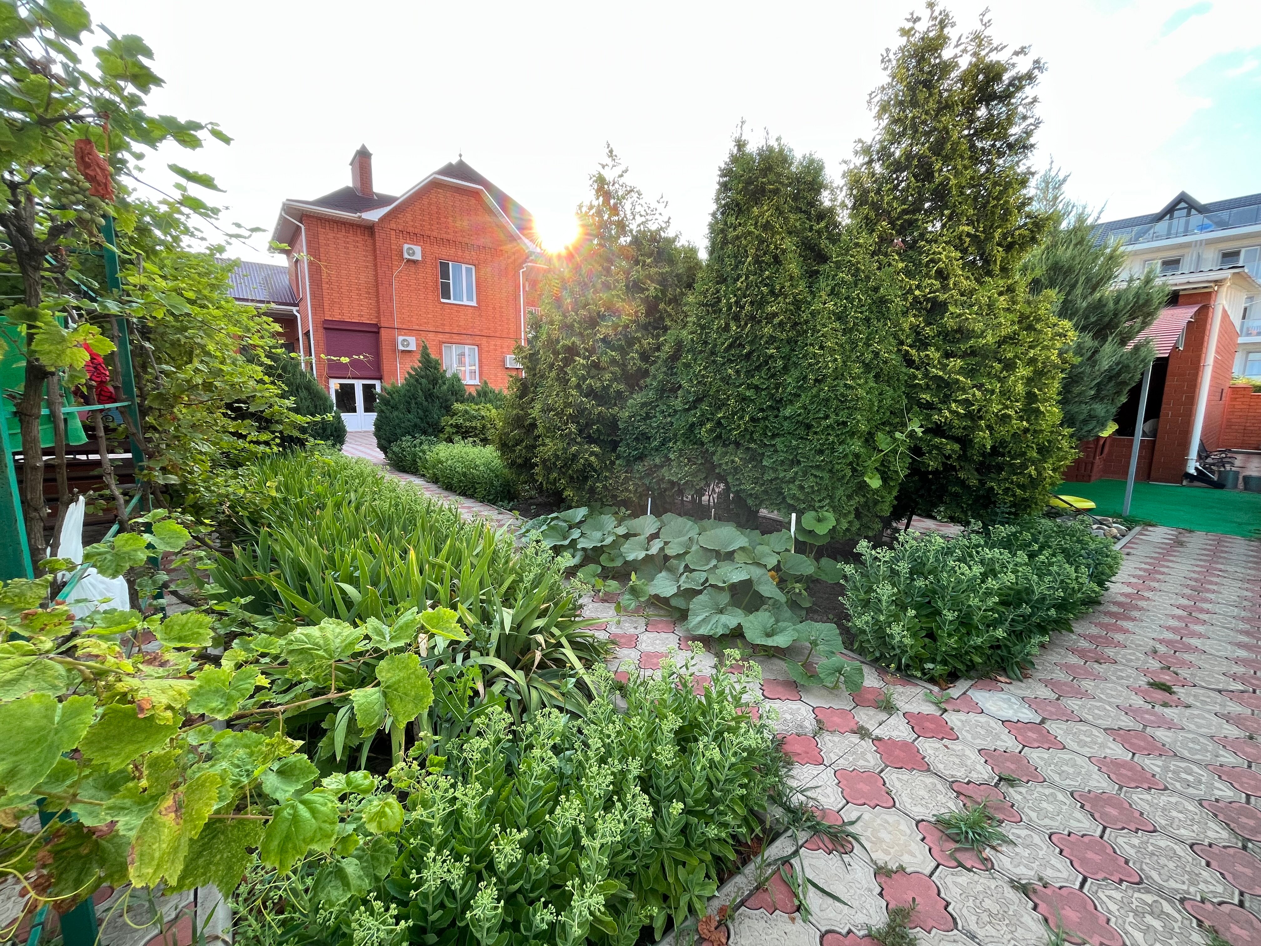 Фото отеля 2