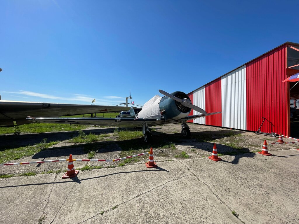 Monument to technology Самолёт T-6 Texan, Kaluga Oblast, photo