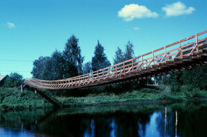 Wooden suspension bridge (Republic of Karelia, Olonetskiy rayon, reka Olonka), landmark, attraction