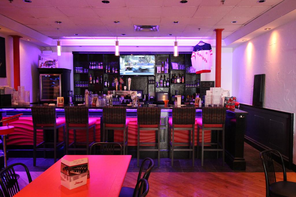 Фото Hotel Chrome Montreal Centre-Ville