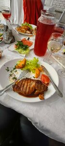 Renessance (Larina Street, 15Б), restaurante