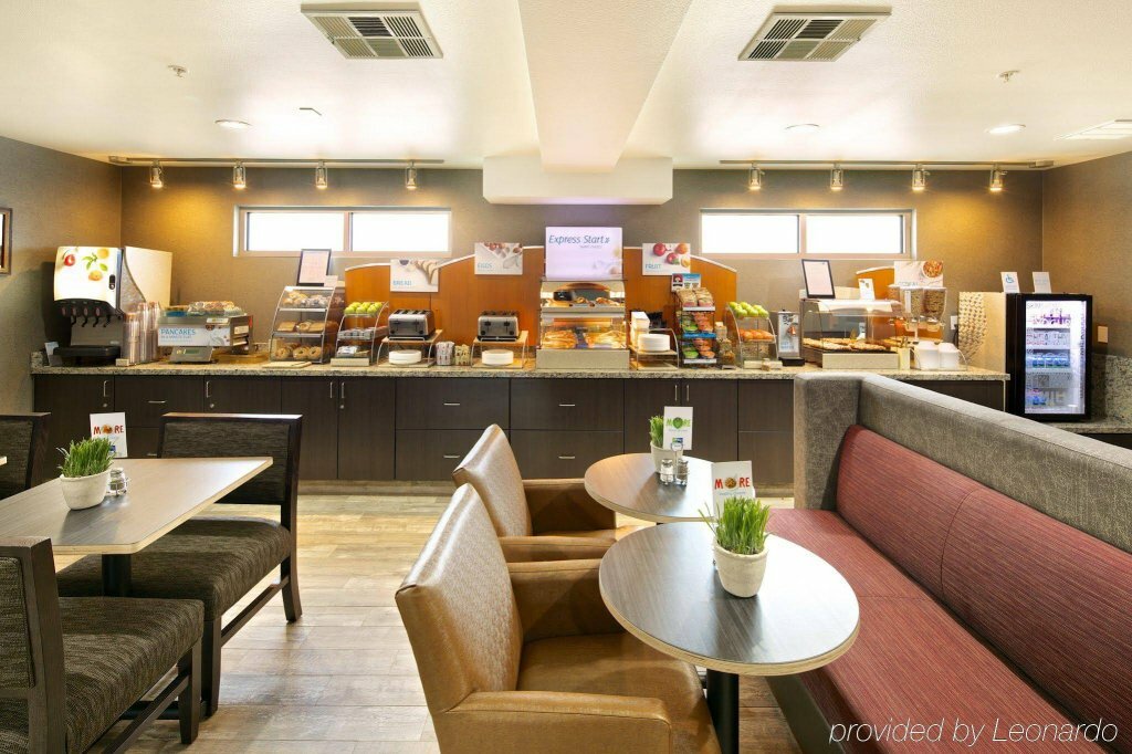 Фото Holiday Inn Express & Suites Paso Robles, an Ihg Hotel