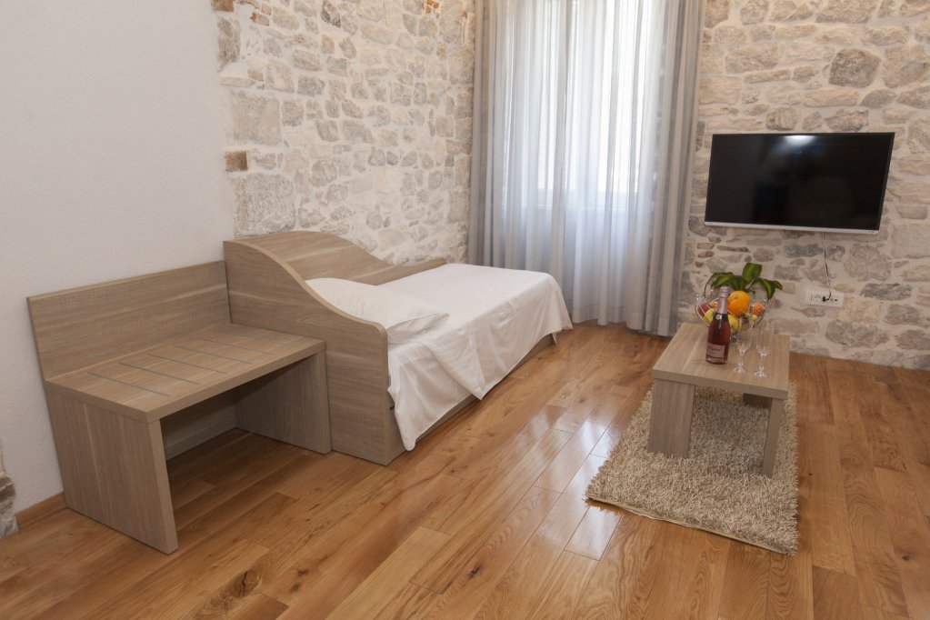 Фото Tifani Luxury Rooms 2