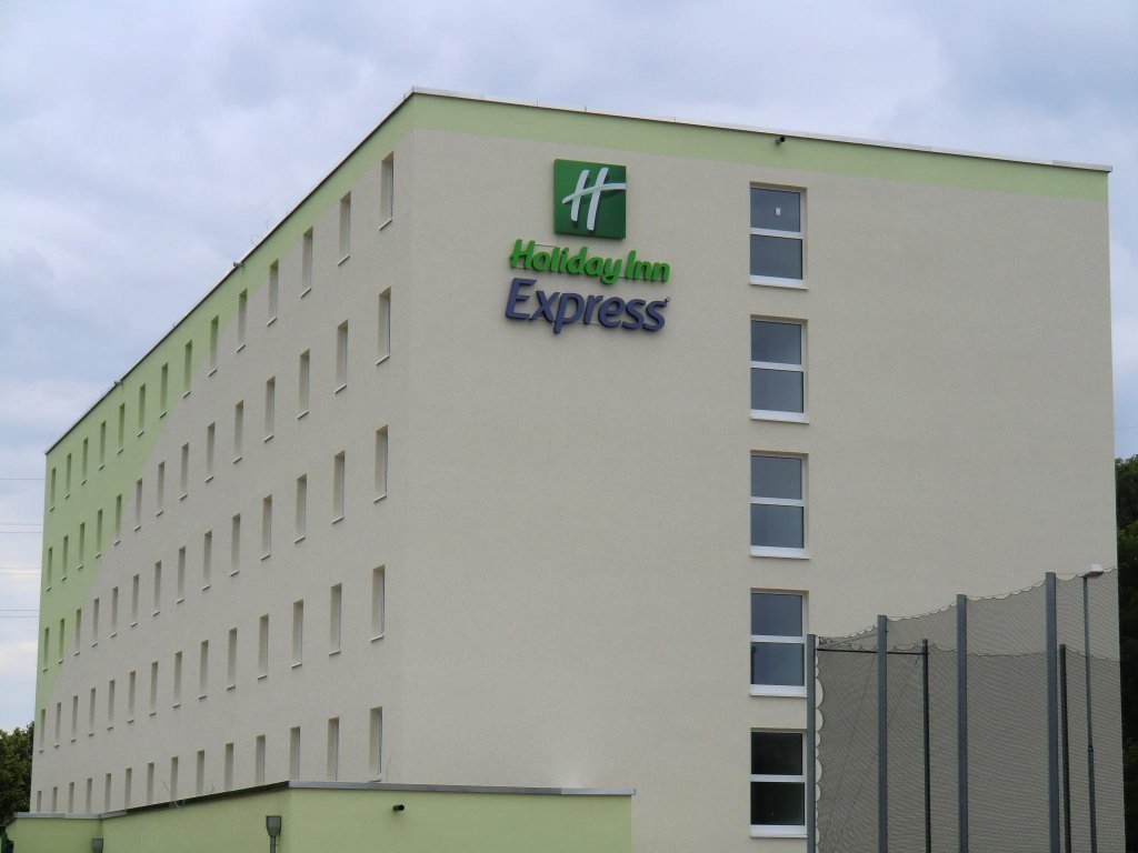 Фото Holiday Inn Express Neunkirchen