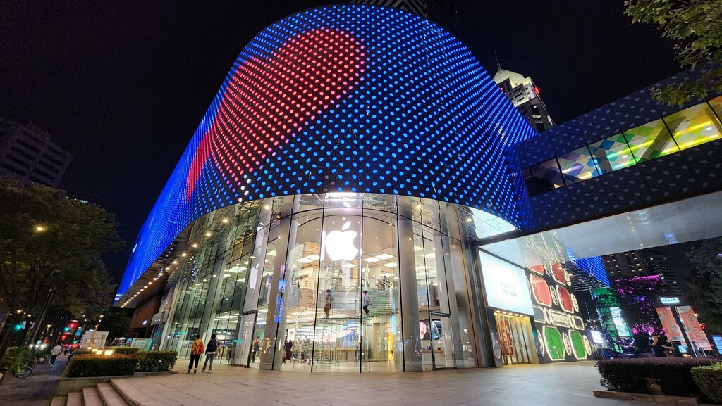 Phone repair Apple Hong Kong Plaza, Shanghai, photo