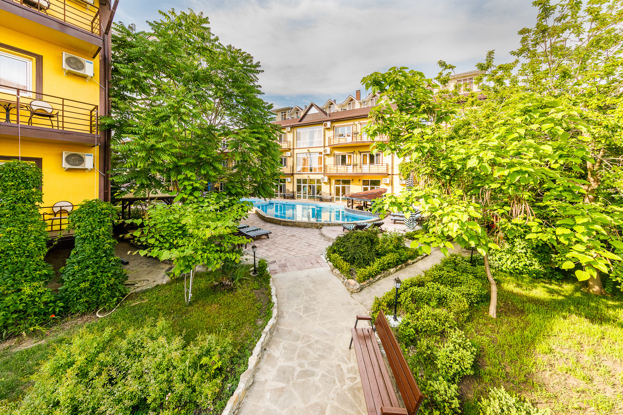 Фото отеля 2