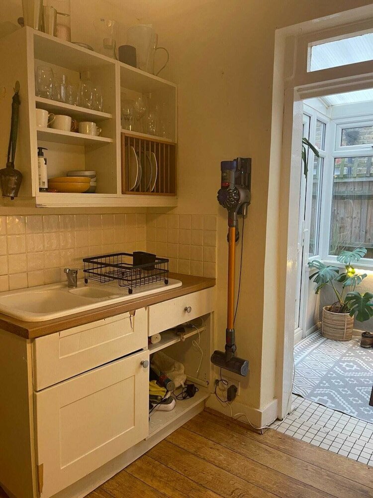 Фото Lovely 2 Bedroom Apartment Close to Putney Riverside