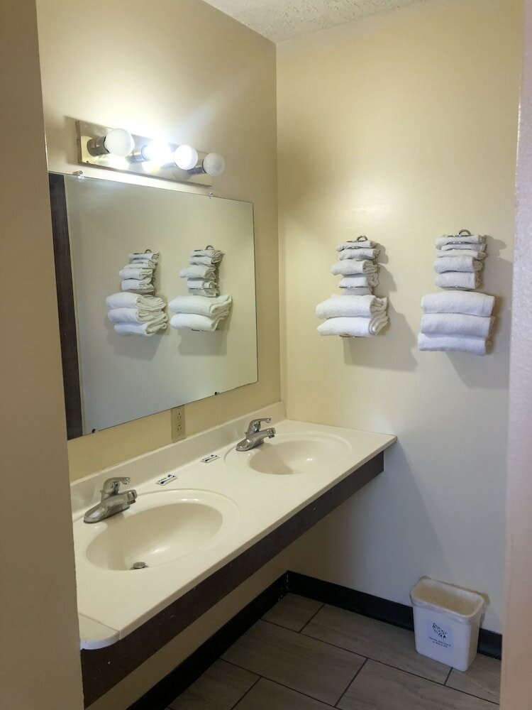 Фото Motel Boutique by Wolf Inn