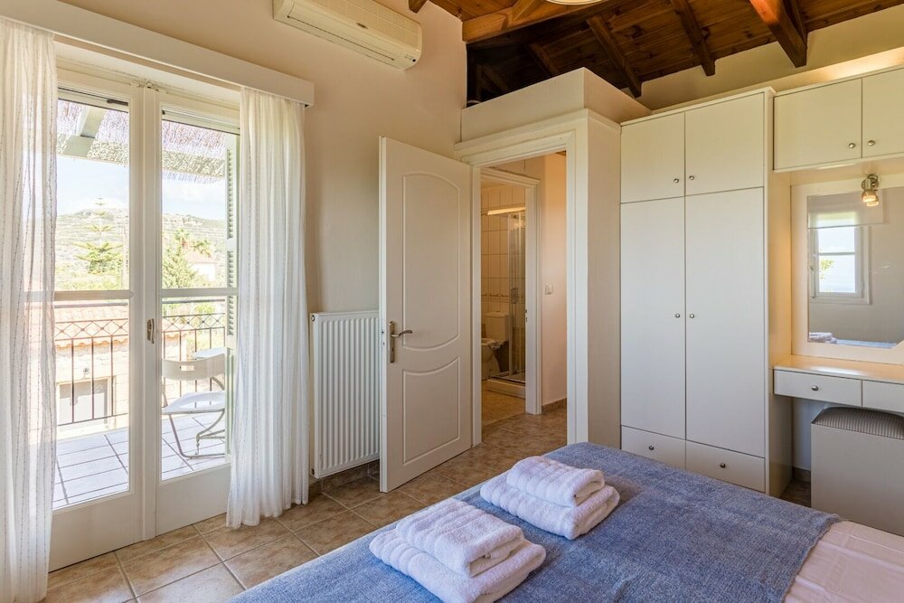 Фото Lithos Stoupa Villas