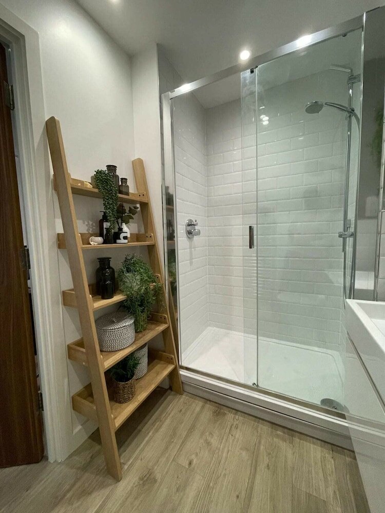 Фото Chic 1 Bedroom Apartment Near Tooting Broadway