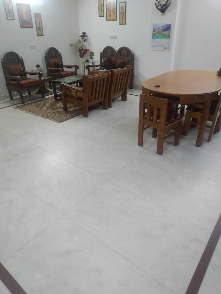 Фото Adb Rooms Knights Inn