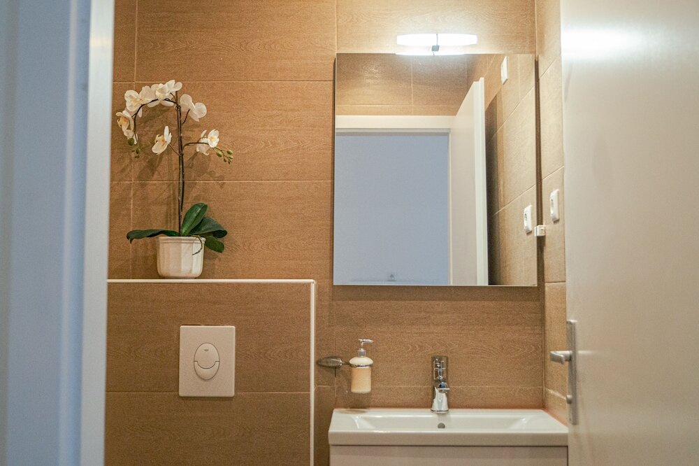 Фото Modern Apartment Wiener Stadthalle 2