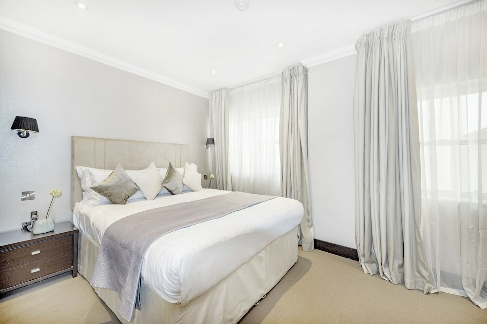 Фото 130 Queen's Gate Apartments