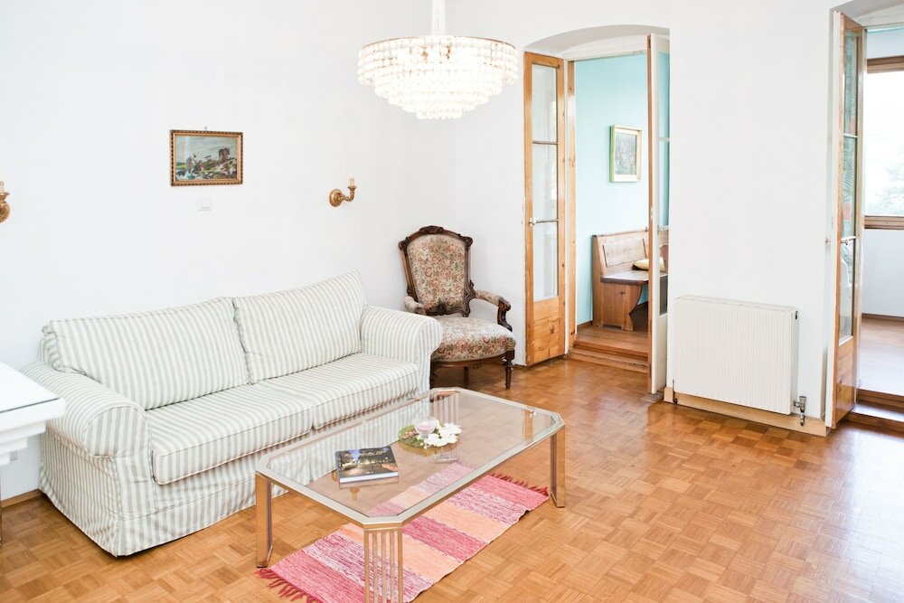 Фото Marthas Veranda Apartment