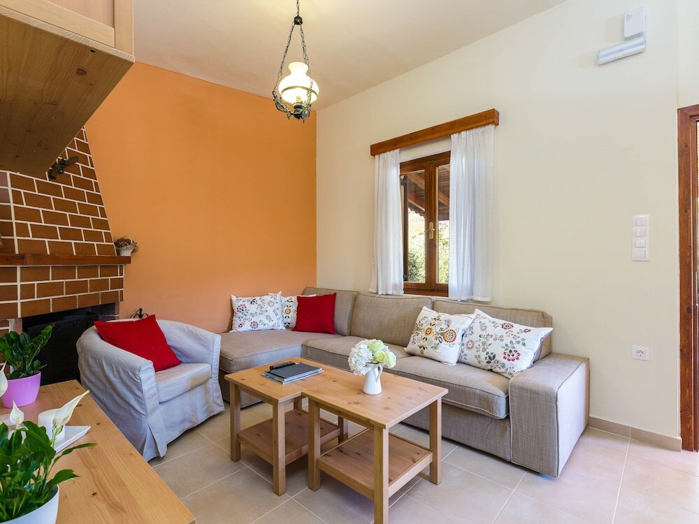 Фото Gorgeous Villa With Pool & Gardens