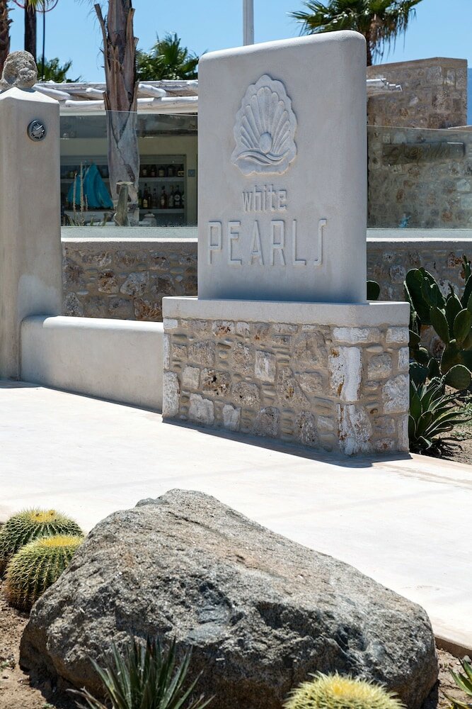 Фото White Pearls Luxury Suites - Adults Only