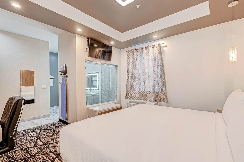 Фото SureStay Hotel by Best Western Houston Southeast