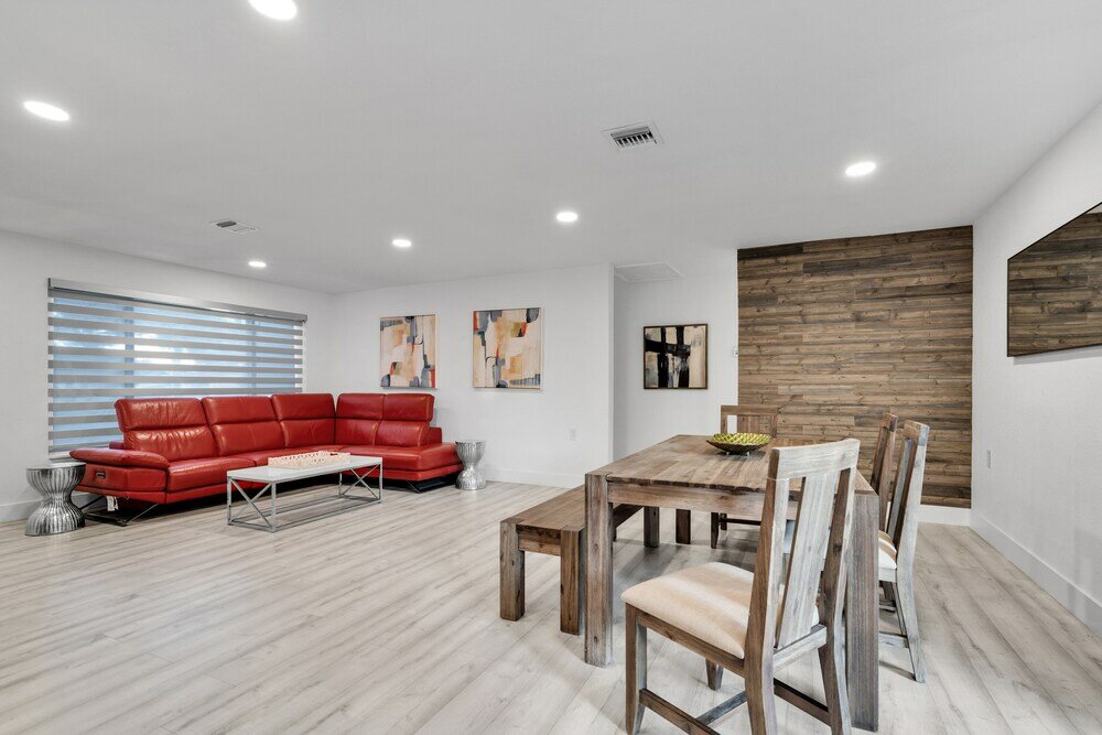 Фото Hollywood Hills House w Backyard-BBQ