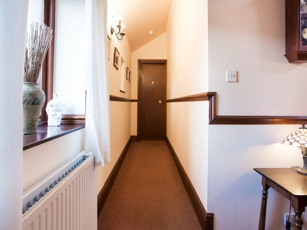 Фото Oyo Ye Olde Bowling Green Inn