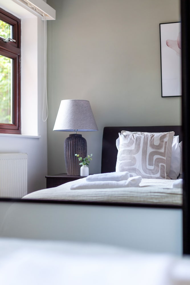 Фото The Ealing Collection