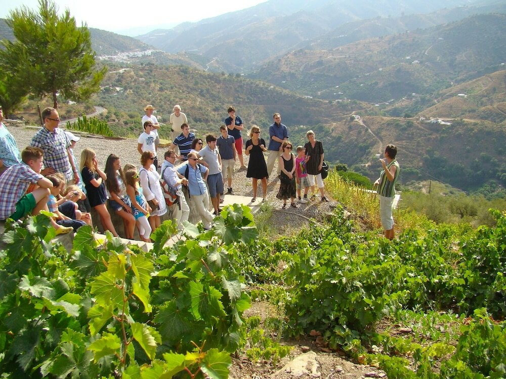 Фото Private, Bright, Spacious House with Pool & Hot Tub