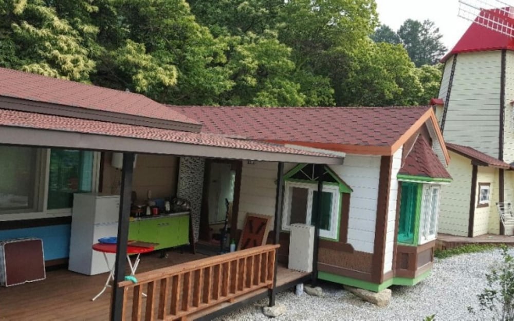 Фото Geochang Windmill Village Pension