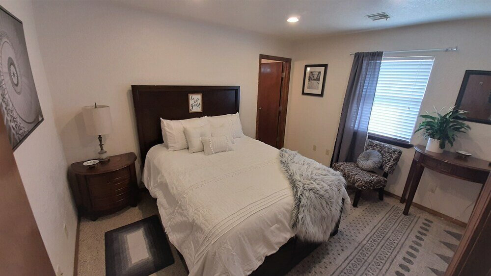 Фото Garage Studio near Oushc Hospital