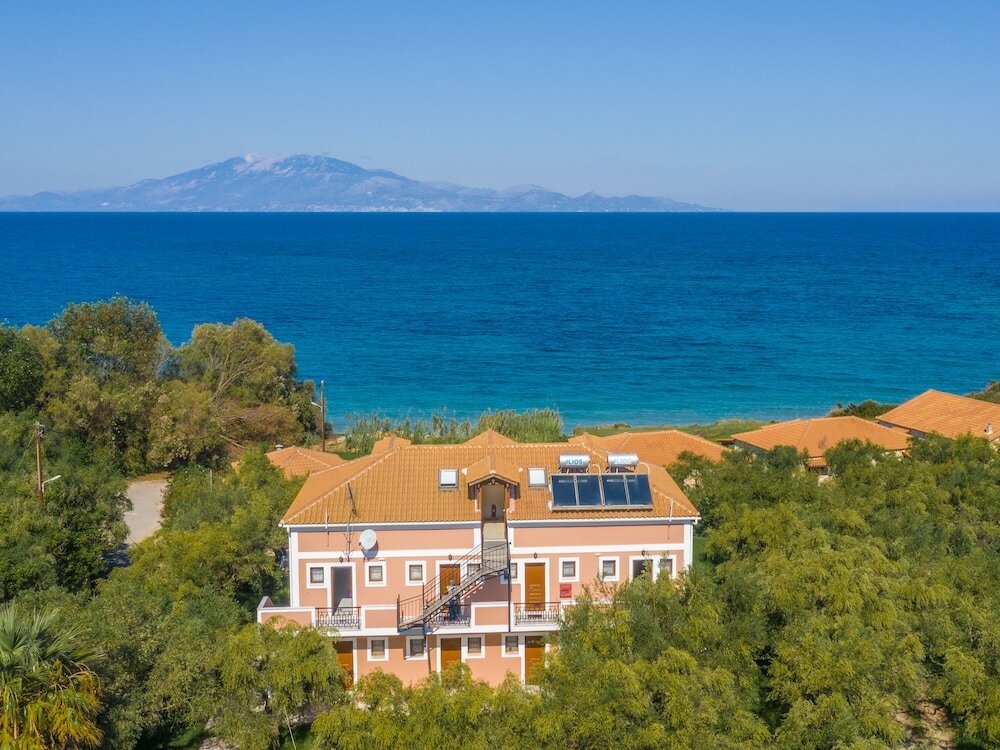 Фото Kavos Psarou Studios and Apartments