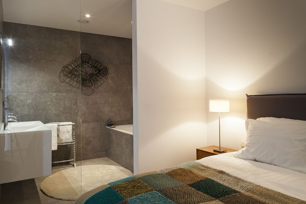 Фото Unit 2 - Modern Smart Home Duplex With Free Parking