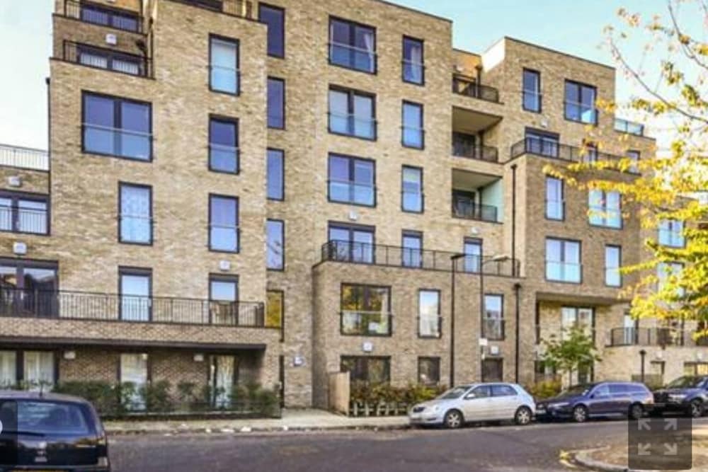 Фото Stunning Modern 1 Bedroom Apartment Near Canary Wharf