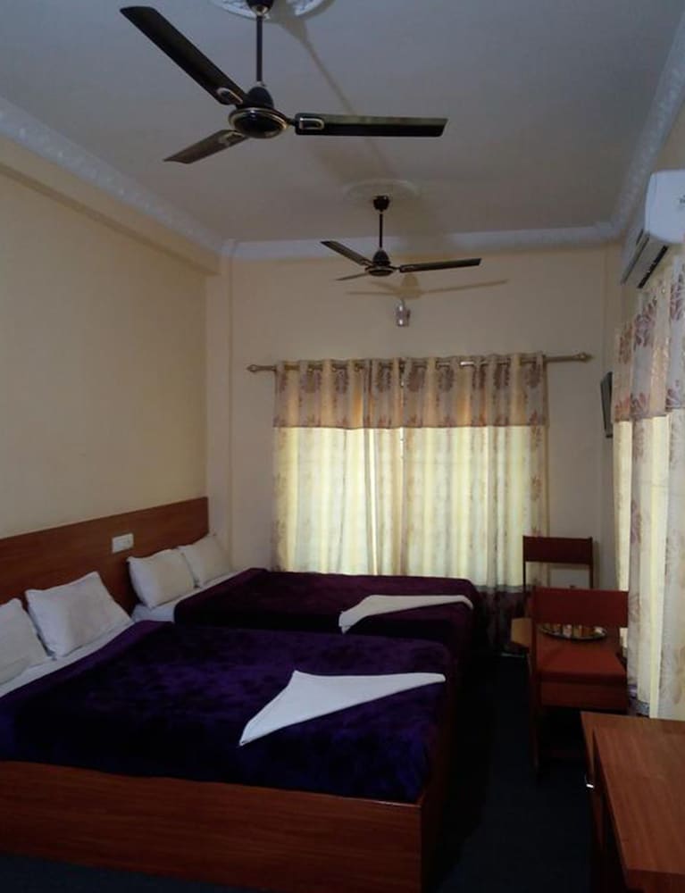 Фото Hotel Daisy Park