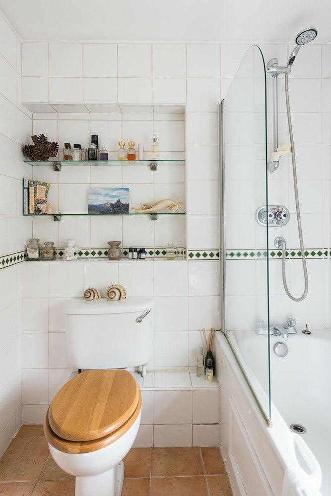 Фото Distinctive Kensington 1-bed flat