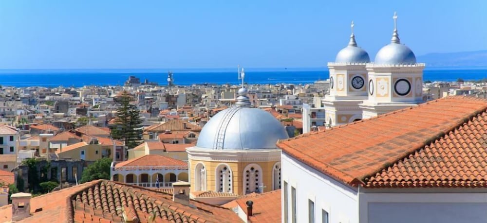 Фото Upscale Modern Escape in the Historic Center