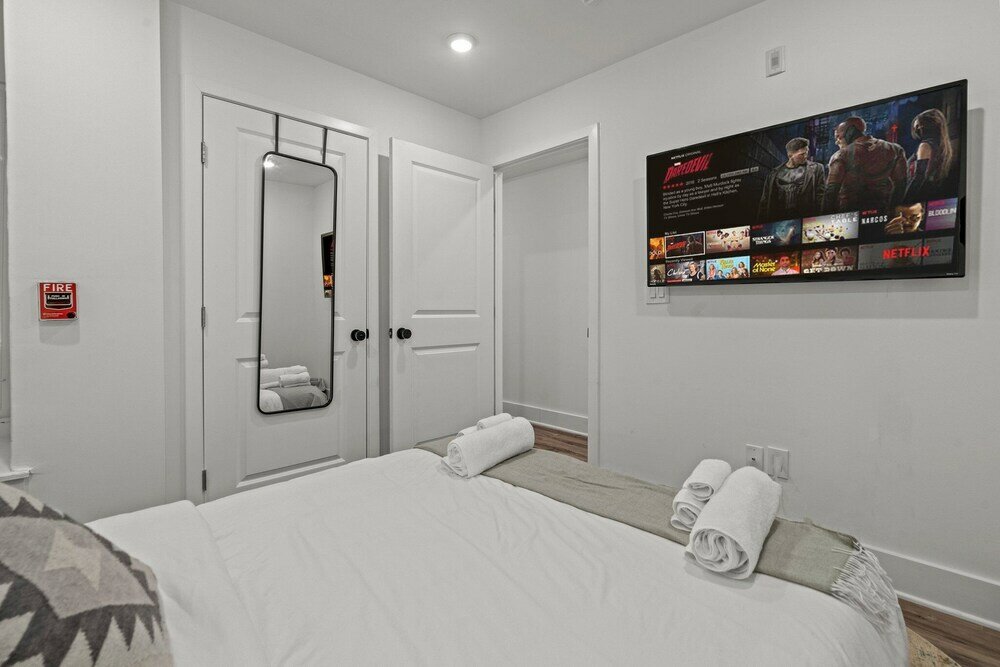 Фото Luxurious Modern Apt Near Art Museum