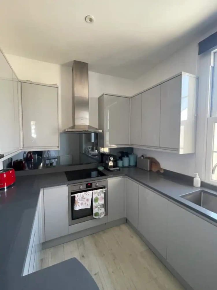 Фото Stylish & Bright 3bd Flat With Balcony - Fulham