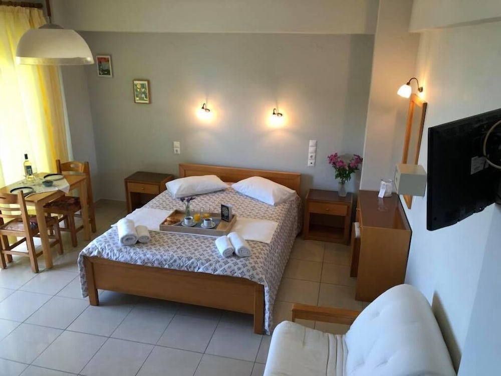 Фото Leonidas Rooms