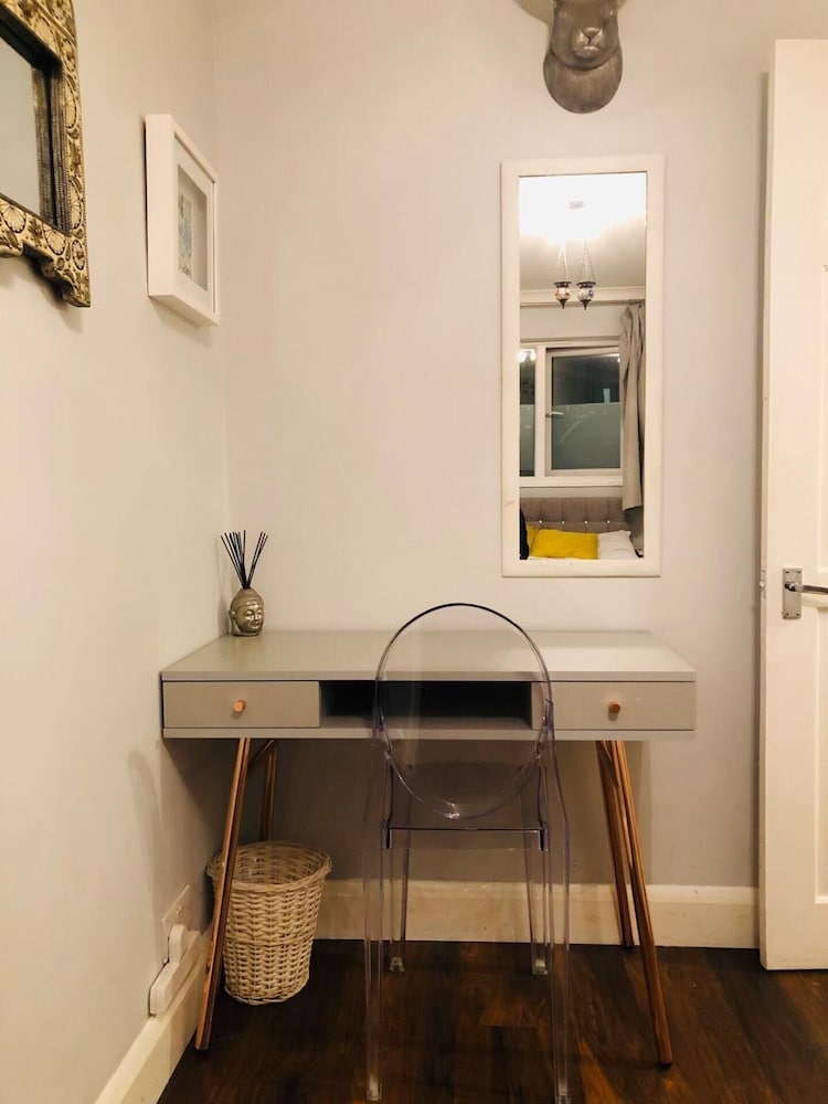 Фото Lovely 2 Bedroom Apartment With Garden, South Bank Westminster