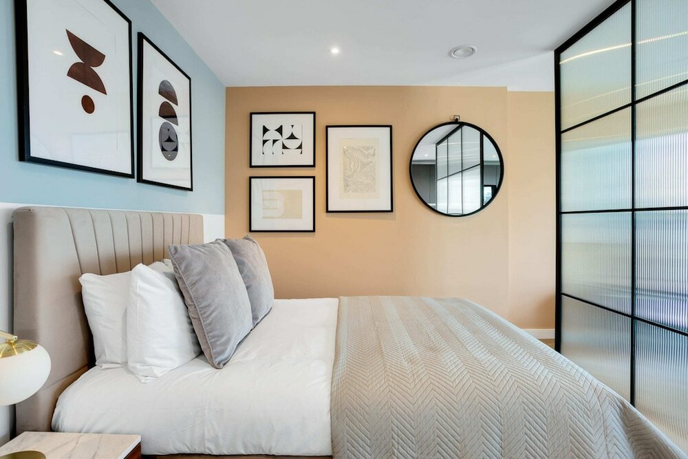 Фото Sleek and Stylish Studio Apartment