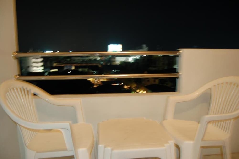 Фото Baan Manthana Hotel