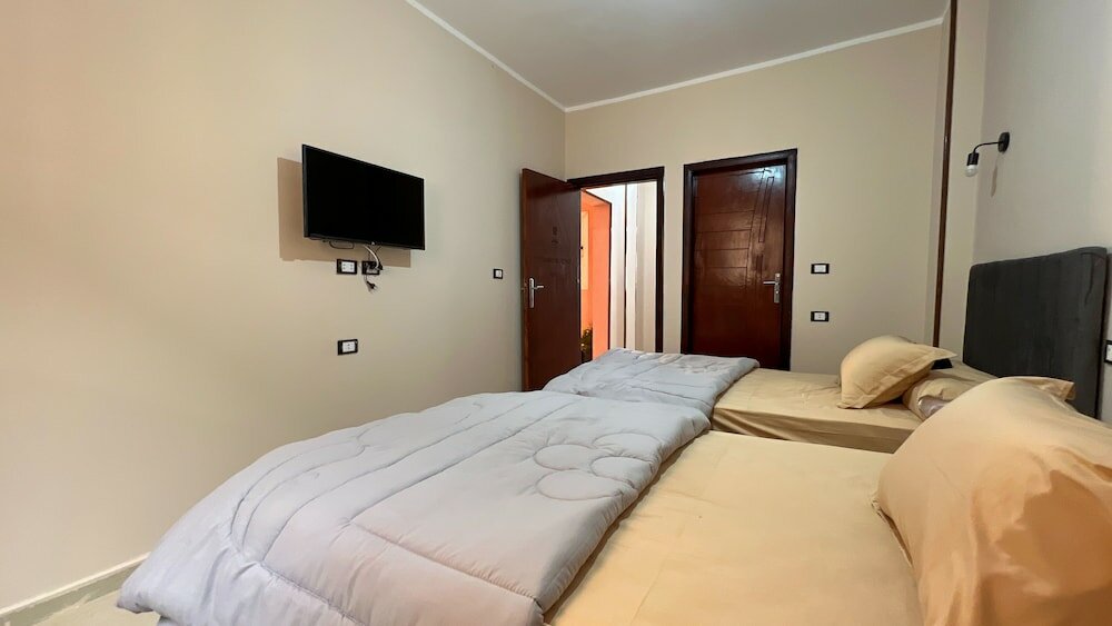 Фото Pyramids Road Guest House