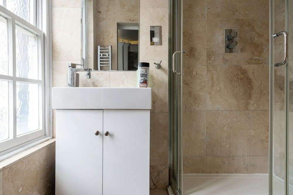 Фото Elegant 3 Bedrooms Apartment Near Hyde Park & Oxford St